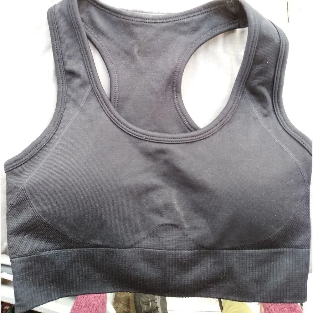 Black sports bra